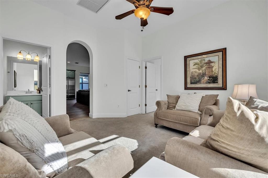 COUNTRY CLUB - Residential