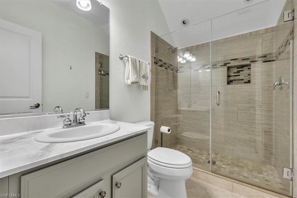 COUNTRY CLUB - Residential