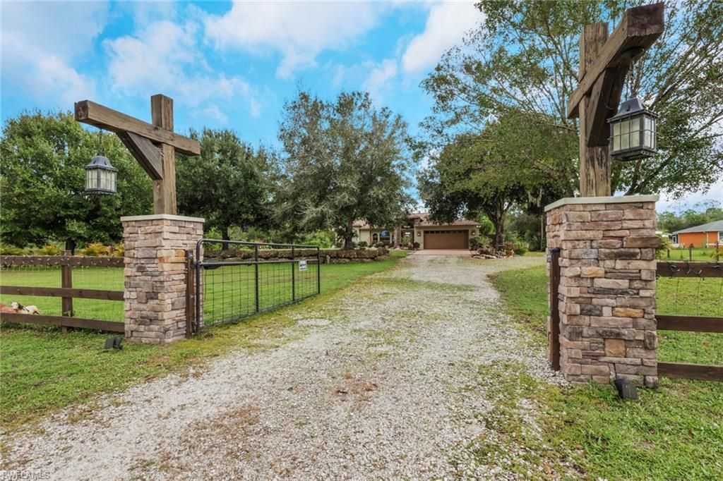 Photo of 5160 44th ST NE, NAPLES, FL 34120 (MLS # 225077735)