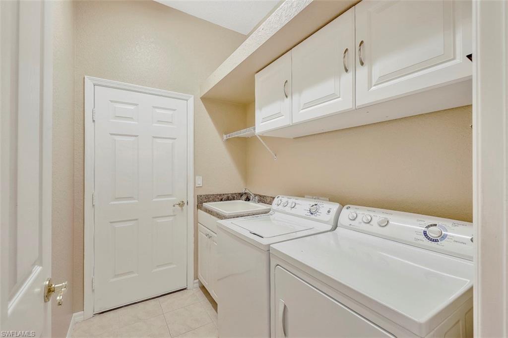 CARLTON LAKES - Residential