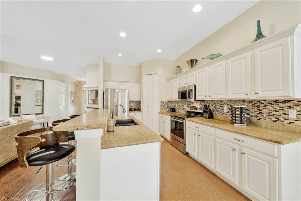 CARLTON LAKES - Residential