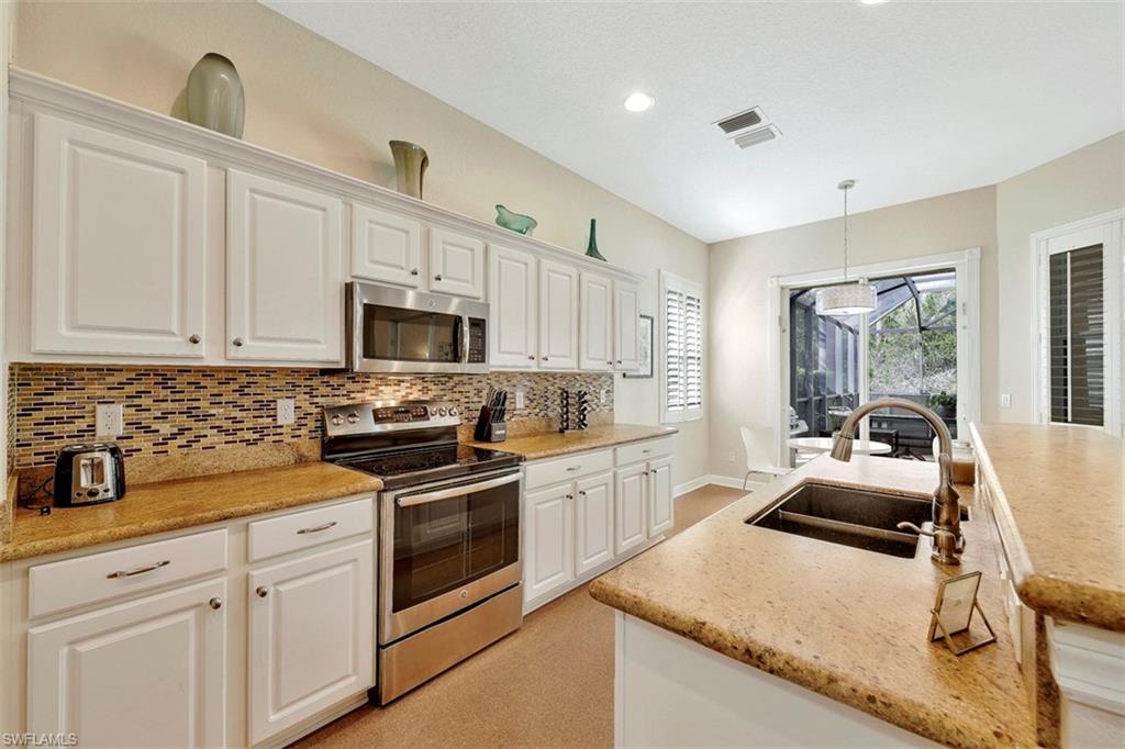 CARLTON LAKES - Residential