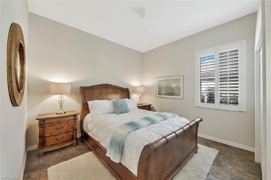 CARLTON LAKES - Residential