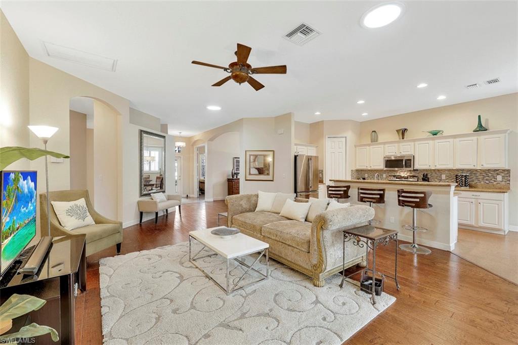 CARLTON LAKES - Residential