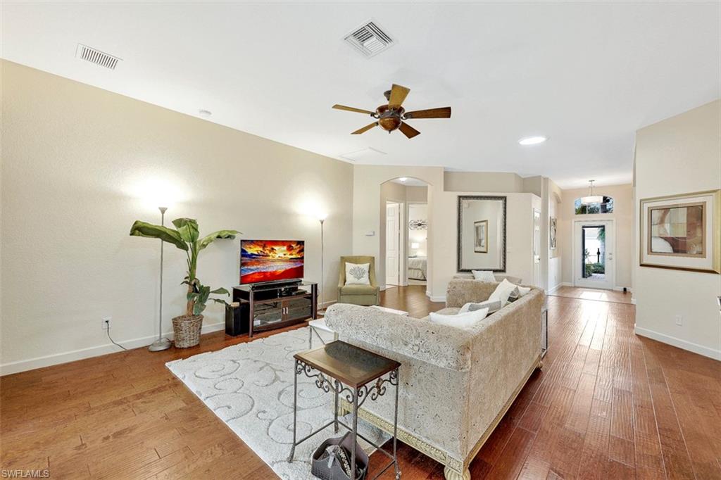 CARLTON LAKES - Residential