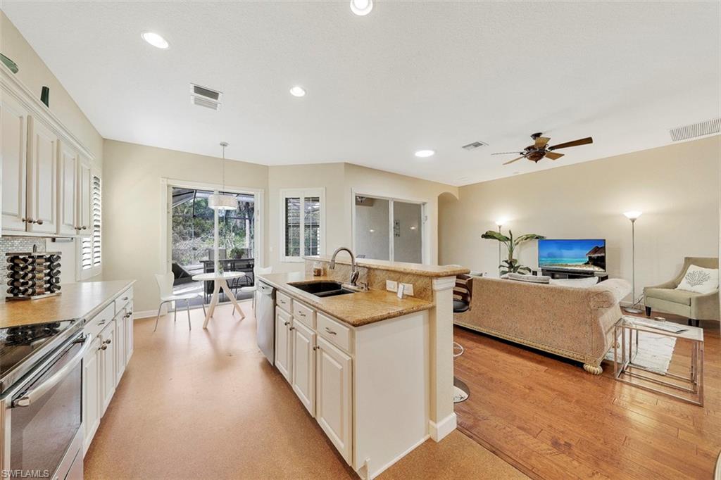 CARLTON LAKES - Residential