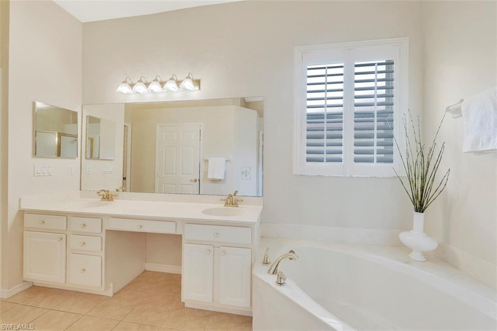 CARLTON LAKES - Residential