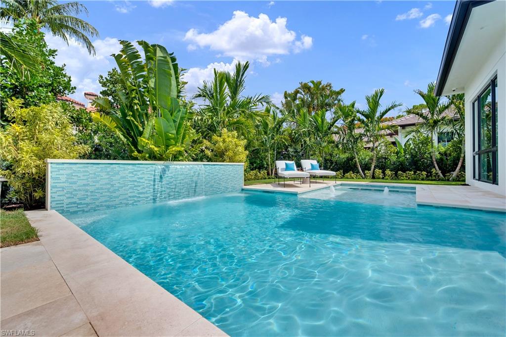 PELICAN BAY WOODS - Residential