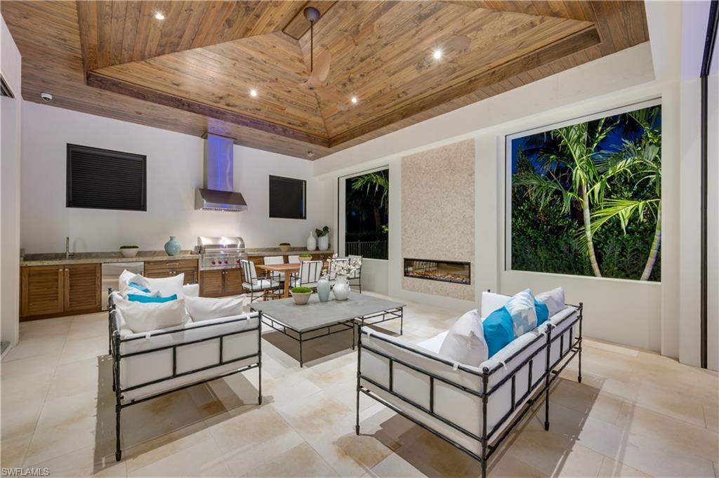 PELICAN BAY WOODS - Residential