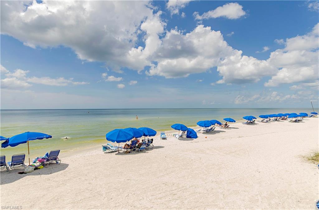 PELICAN BAY WOODS - Residential