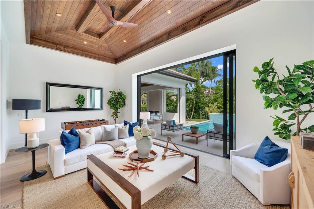 PELICAN BAY WOODS - Residential