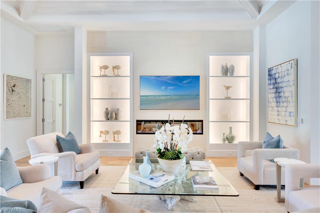 PELICAN BAY WOODS - Residential