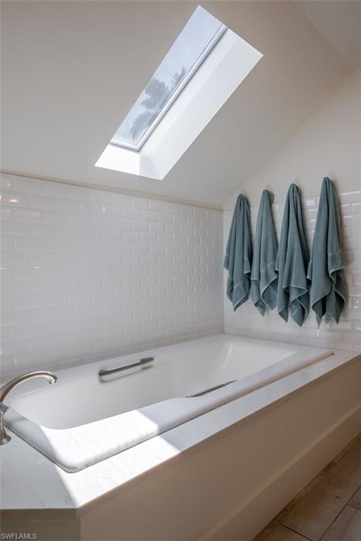 AQUALANE SHORES - Residential