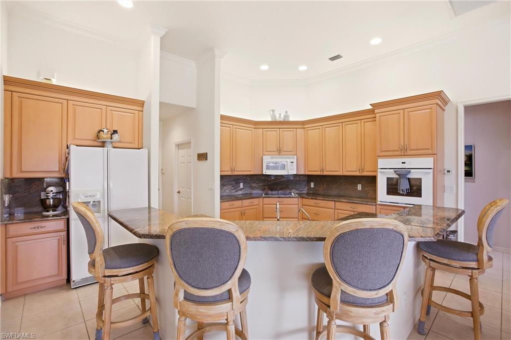 LONGSHORE LAKE - Residential