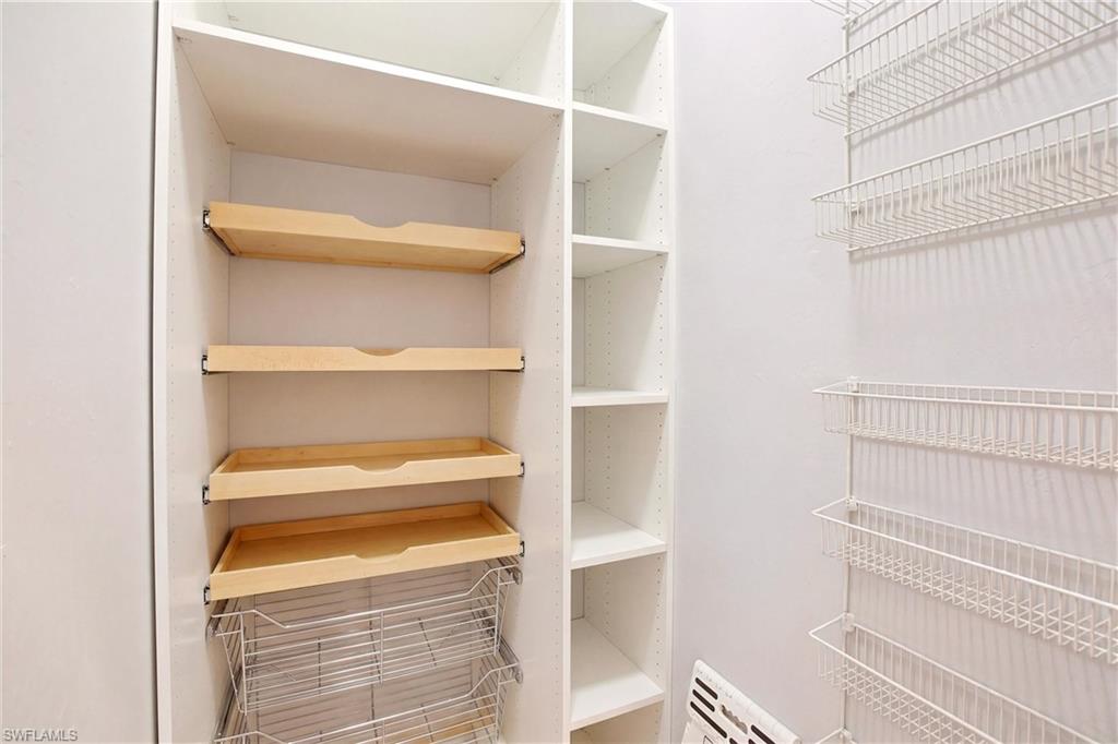 LONGSHORE LAKE - Residential