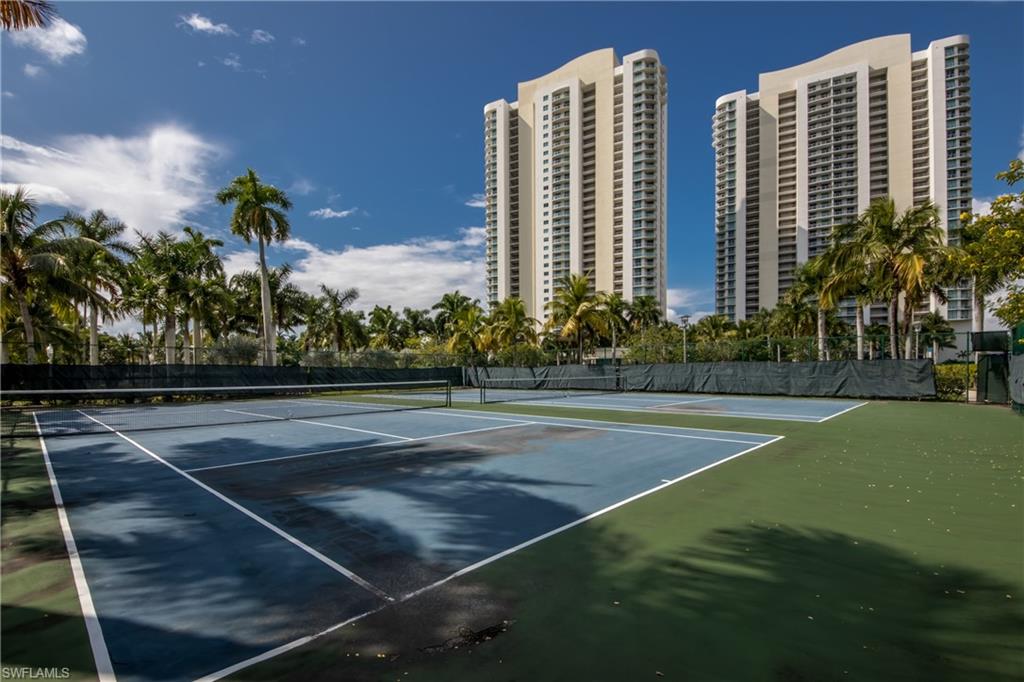 3000 Oasis Grand BLVD