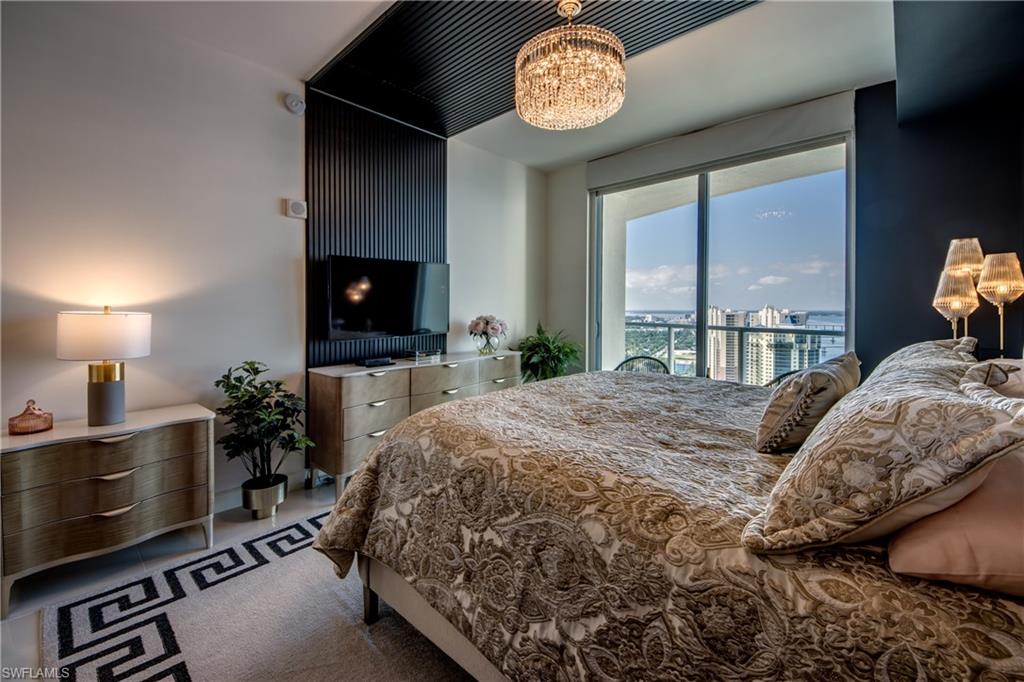 3000 Oasis Grand BLVD