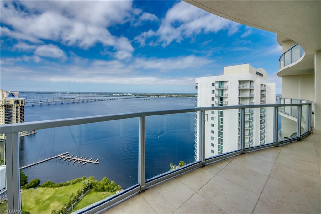 3000 Oasis Grand BLVD