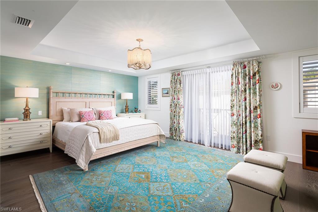 ESMERALDA ON EIGHTH - Residential