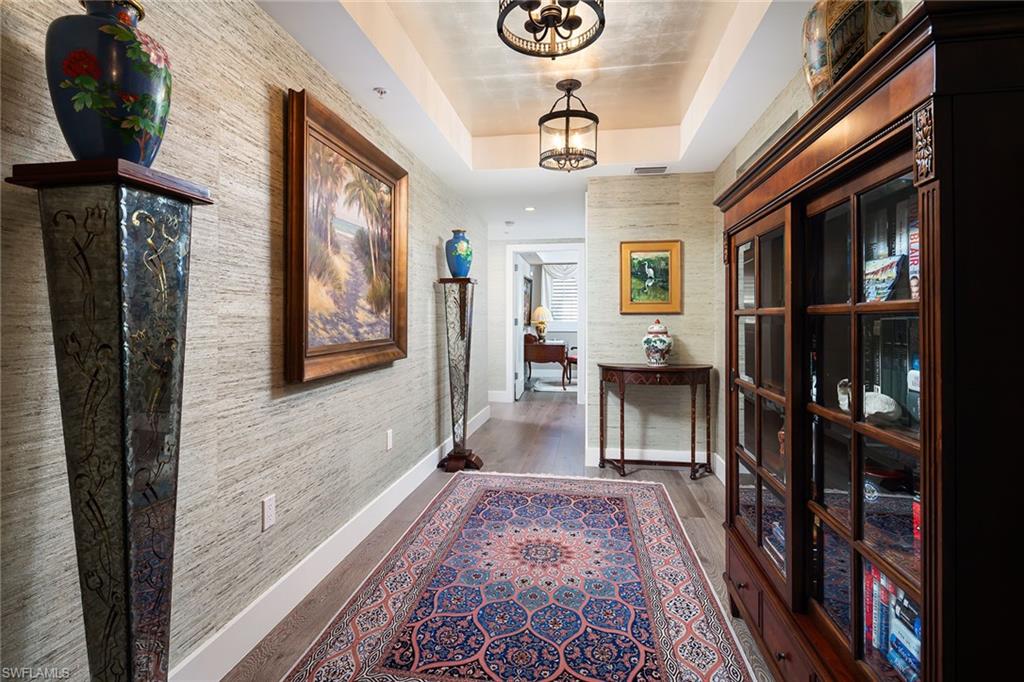 ESMERALDA ON EIGHTH - Residential