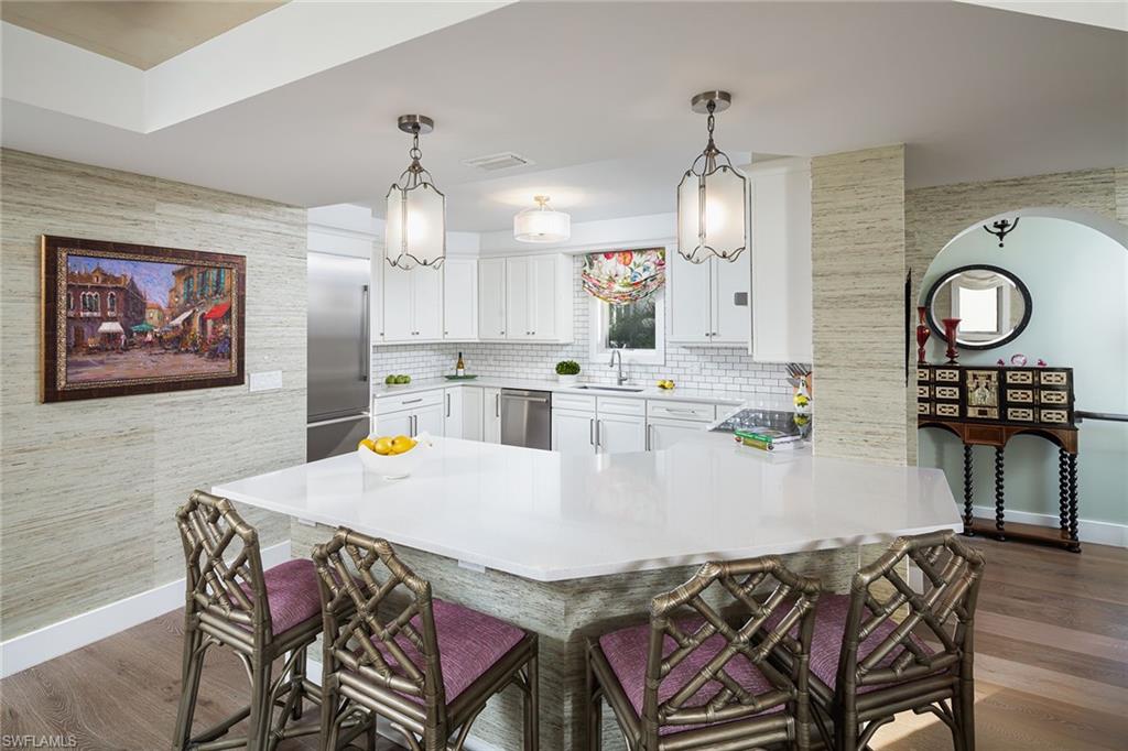 ESMERALDA ON EIGHTH - Residential