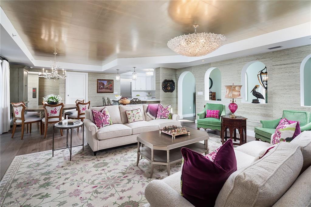 ESMERALDA ON EIGHTH - Residential