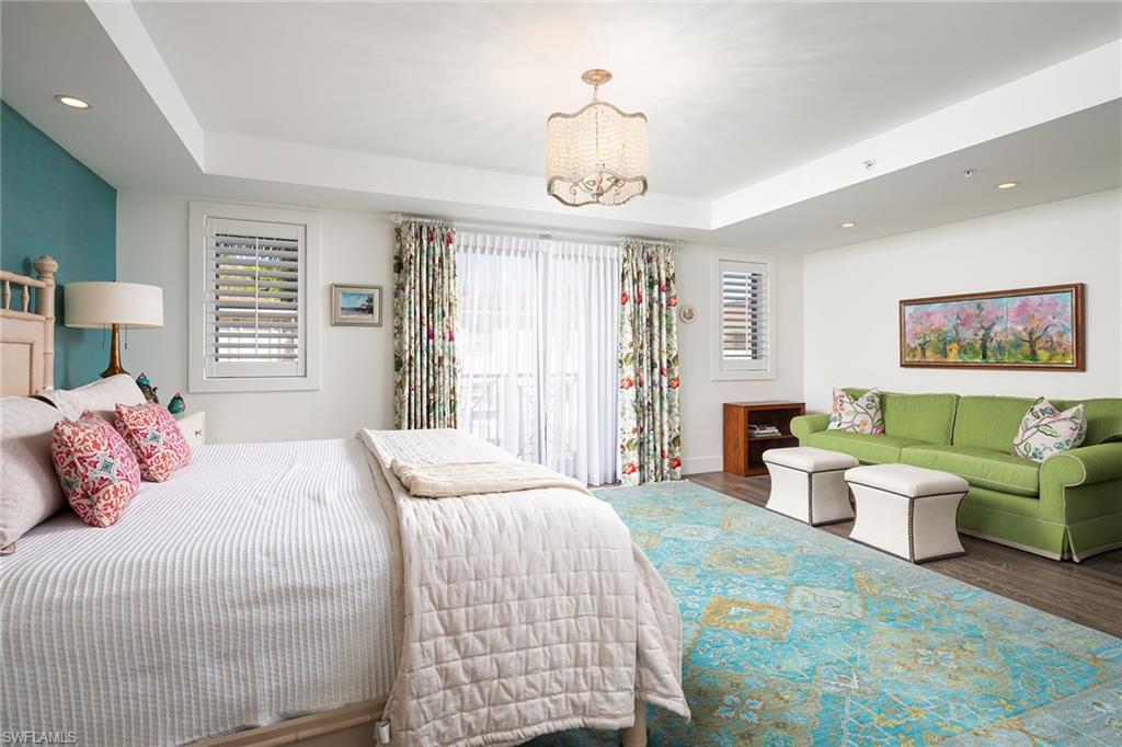 ESMERALDA ON EIGHTH - Residential