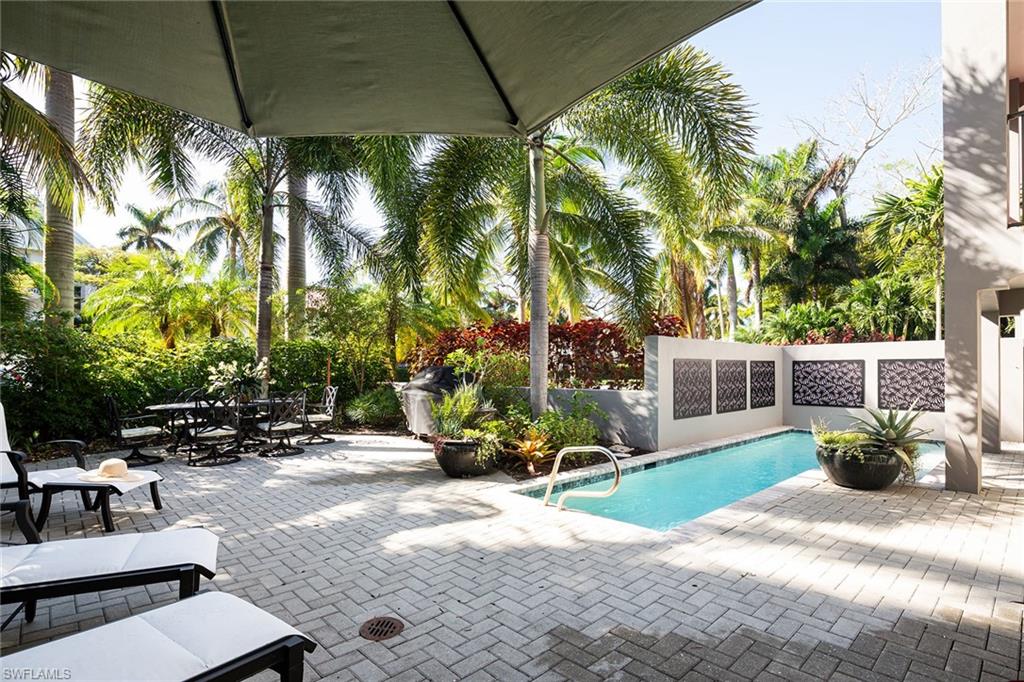 ESMERALDA ON EIGHTH - Residential