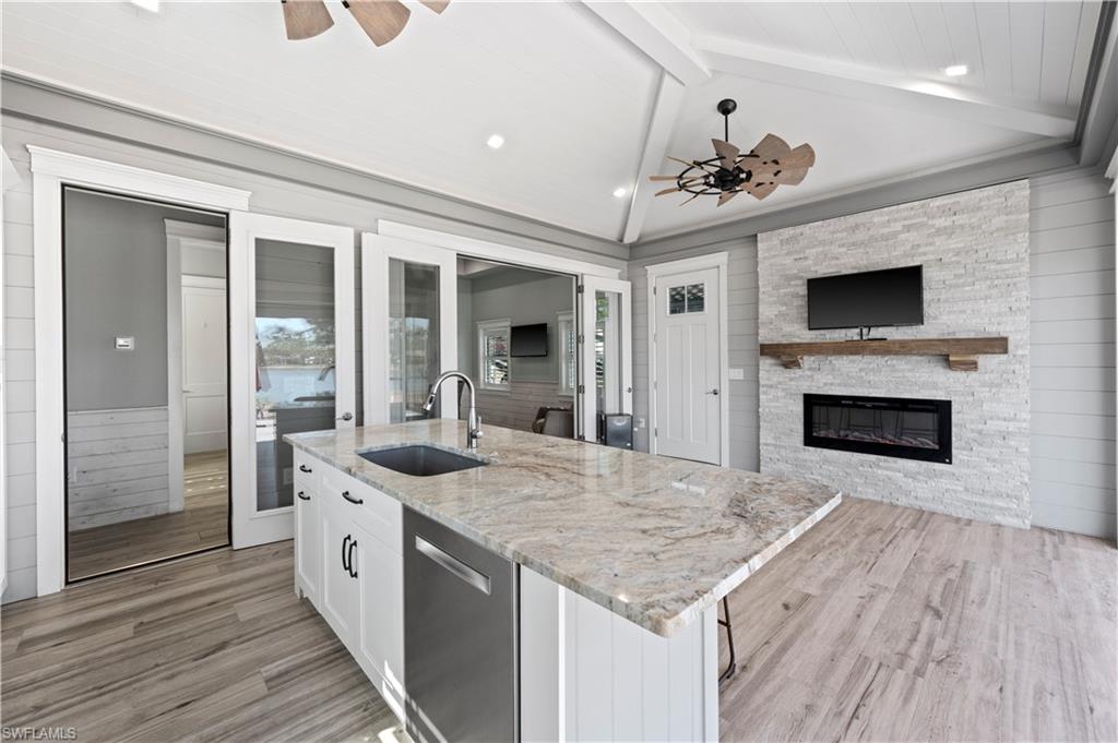 GOLDEN PALMS LUXURY MOTORCOACH RESORT - Land