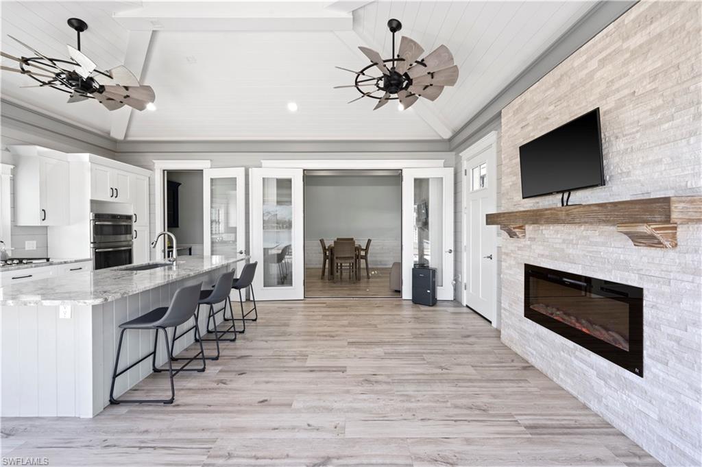 GOLDEN PALMS LUXURY MOTORCOACH RESORT - Land