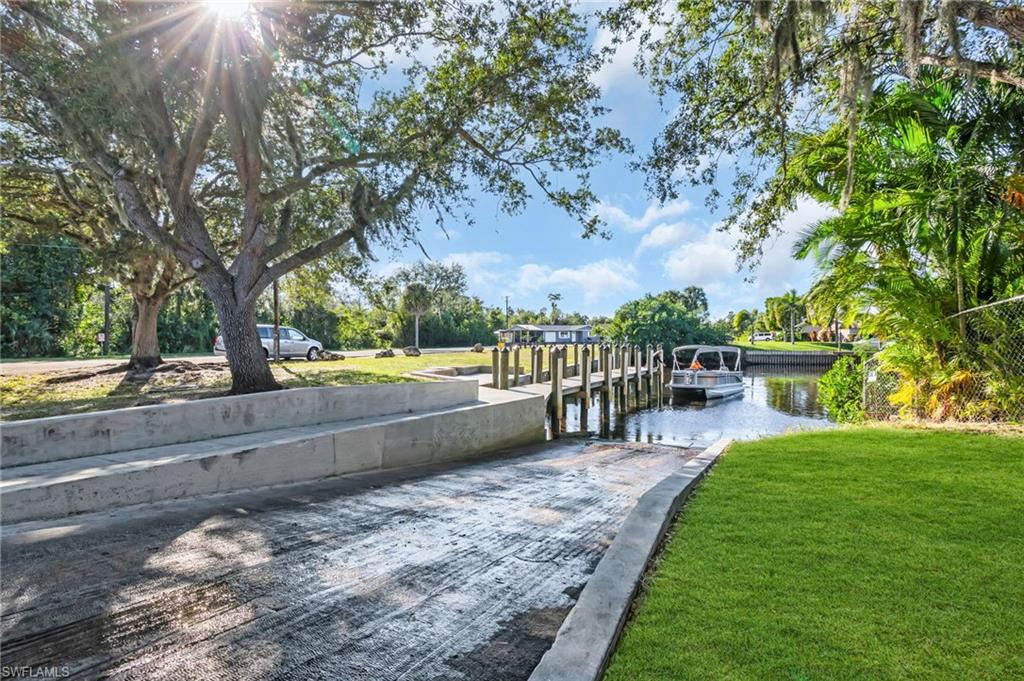 FORT MYERS SHORES - Residential