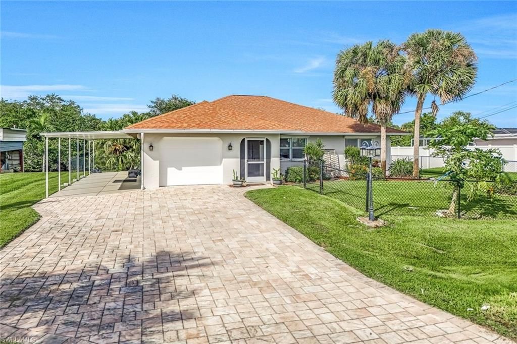 Photo of 2199 Santiago AVE, FORT MYERS, FL 33905 (MLS # 225083734)
