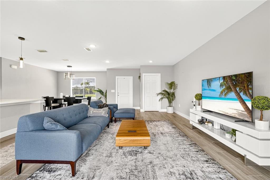 CAPE CORAL - Residential