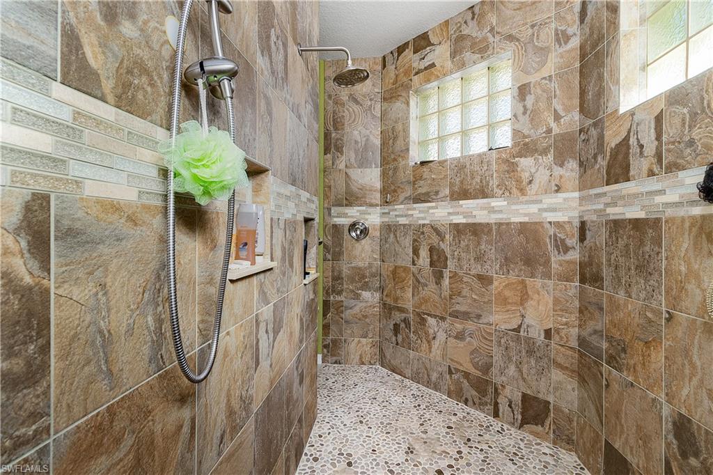 CHARLOTTE SHORES - Residential