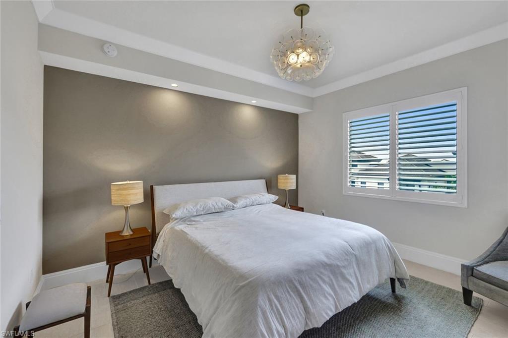 NAPLES SQUARE - Residential Lease