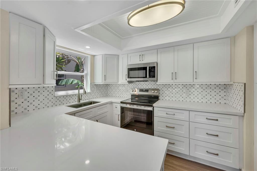 ROYAL BAY VILLAS - Residential