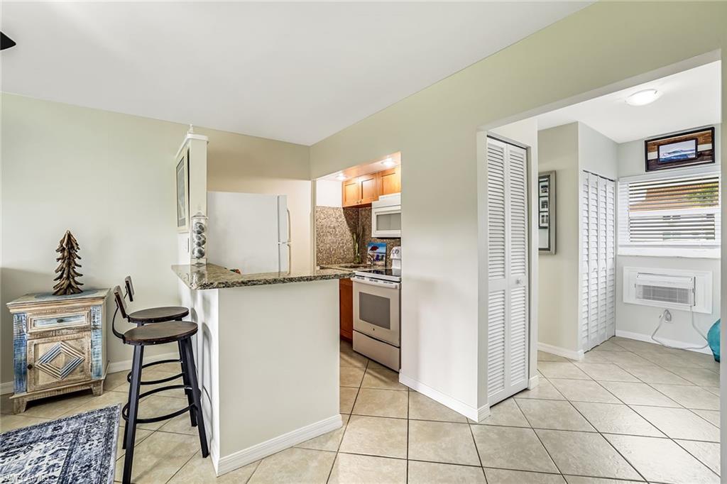 SEABREEZE APTS - Residential