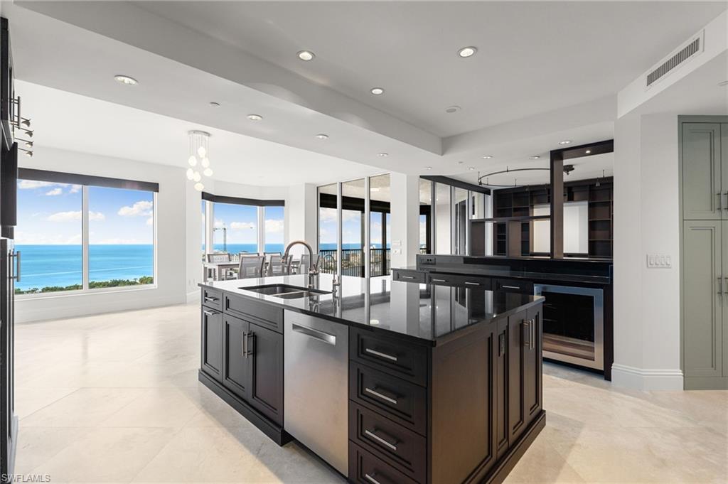 8787 Bay Colony DR 2004/2005