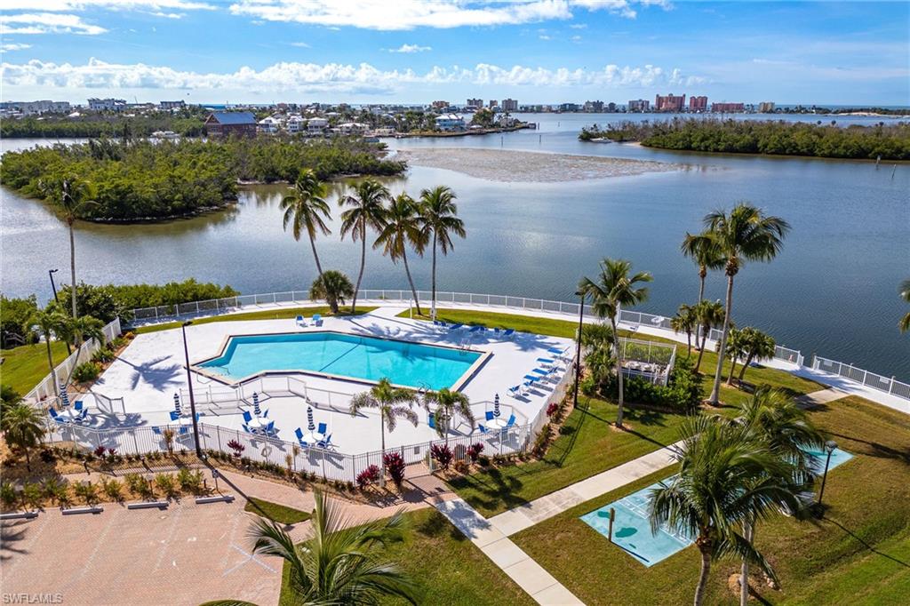 BOARDWALK CAPER - Residential