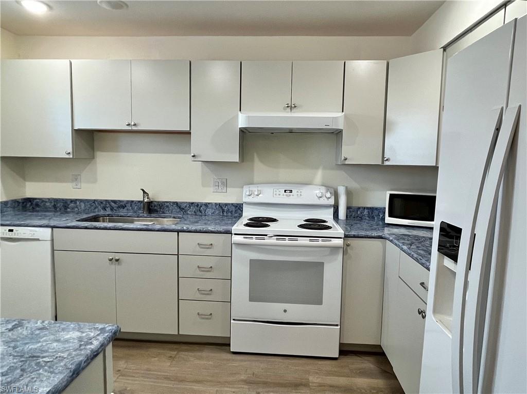 MYERLEE CIRCLE CONDO - Residential