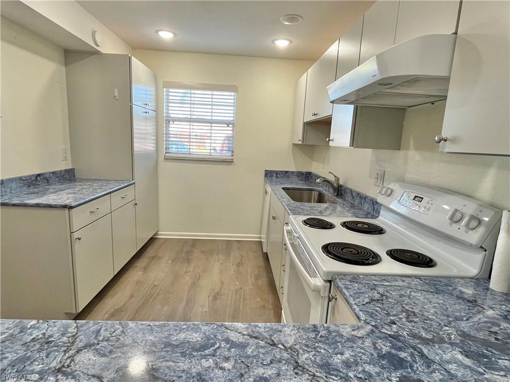 MYERLEE CIRCLE CONDO - Residential