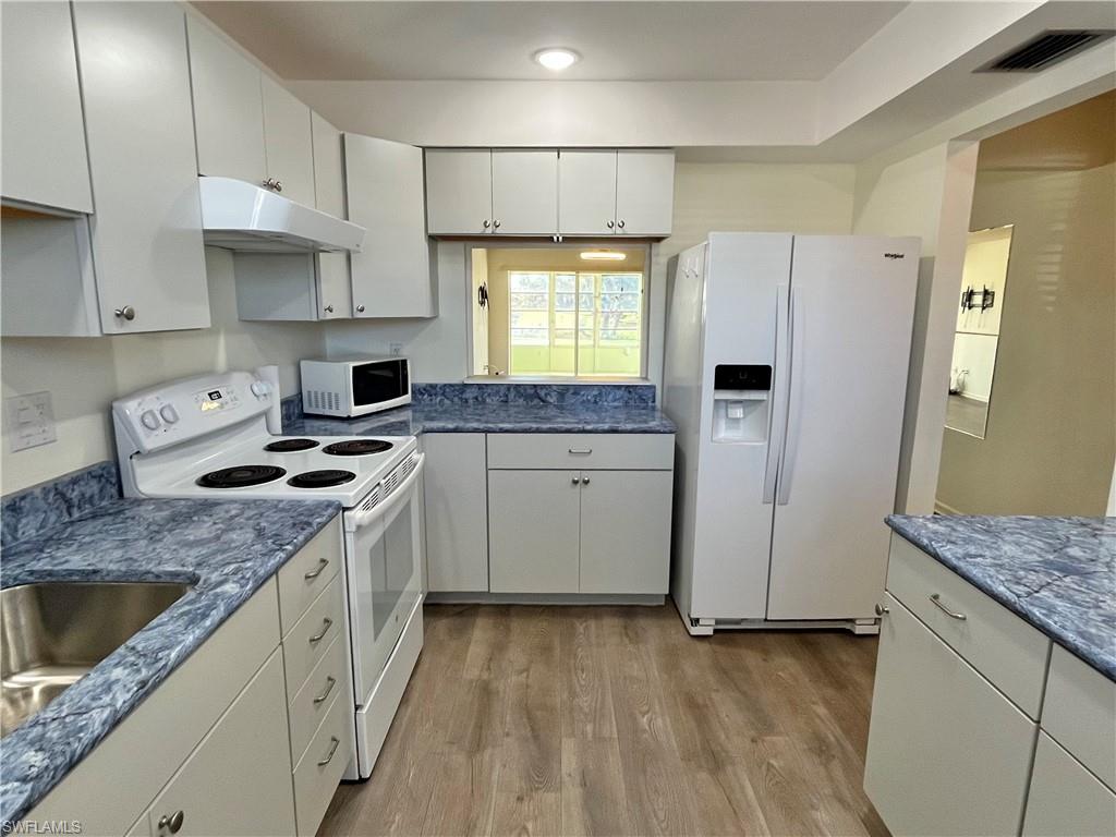 MYERLEE CIRCLE CONDO - Residential