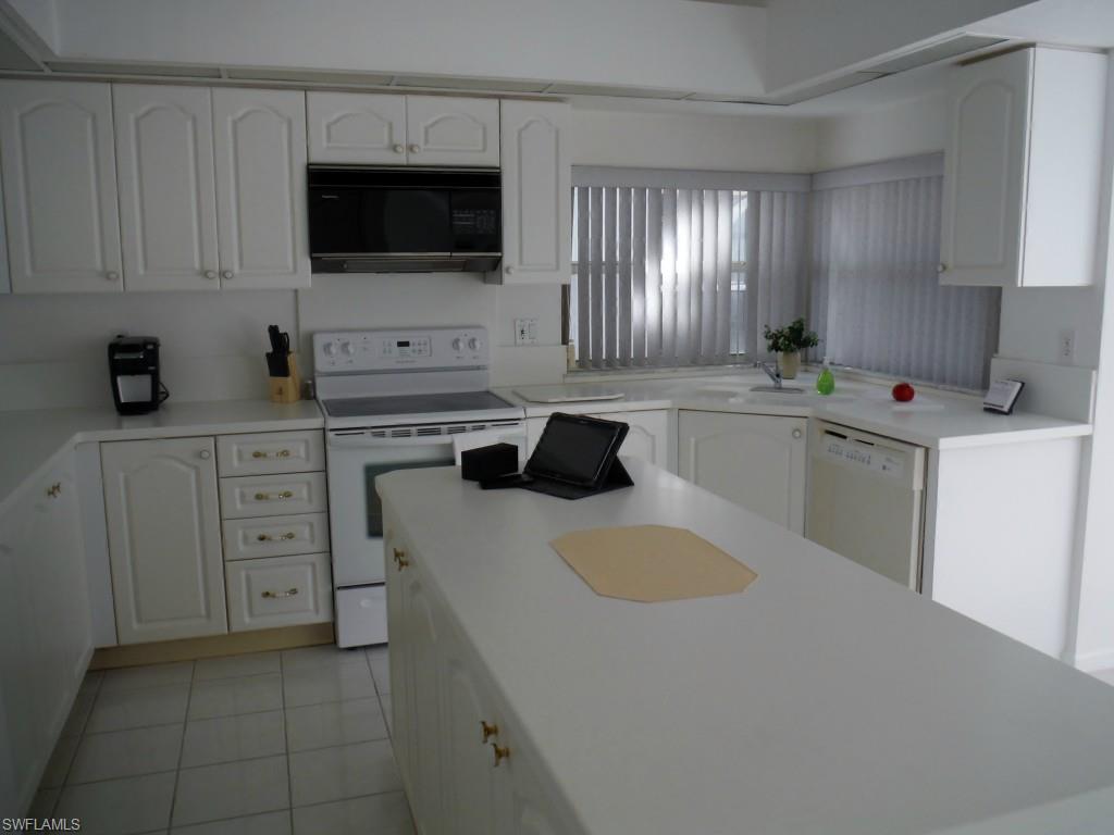 LAKESIDE VILLAS AT WILDCAT RUN - Residential