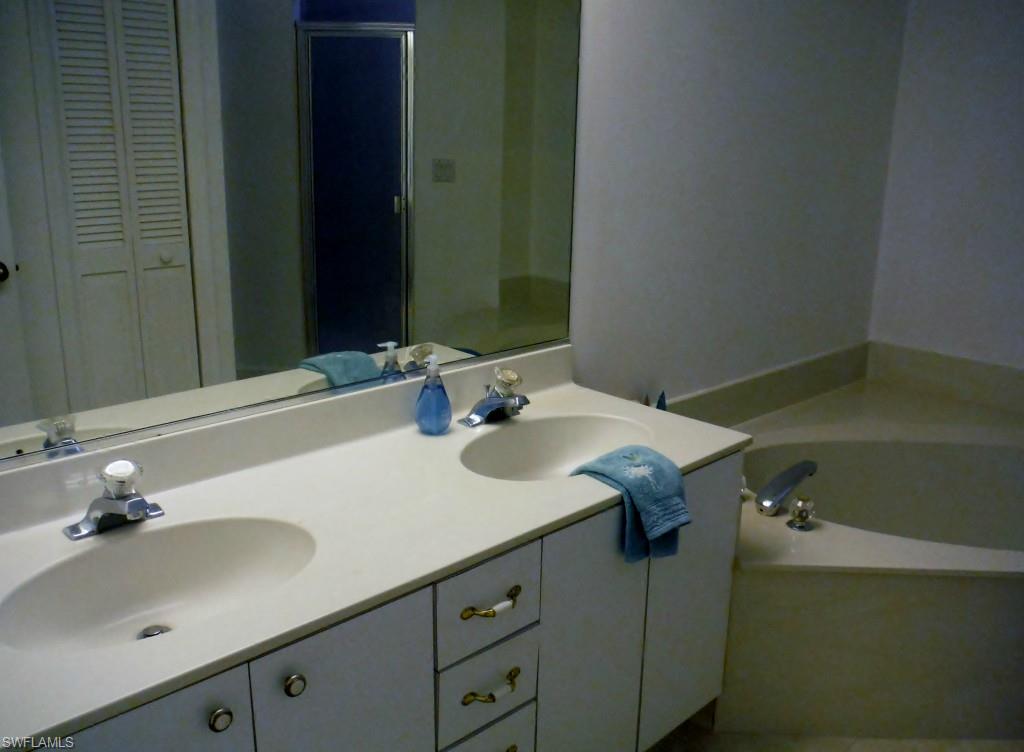 LAKESIDE VILLAS AT WILDCAT RUN - Residential