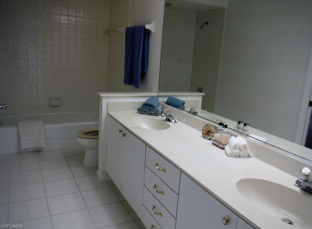 LAKESIDE VILLAS AT WILDCAT RUN - Residential