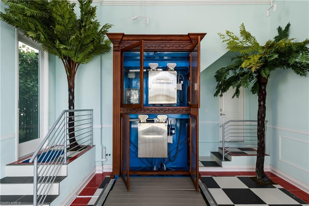 MARCO BEACH - Residential