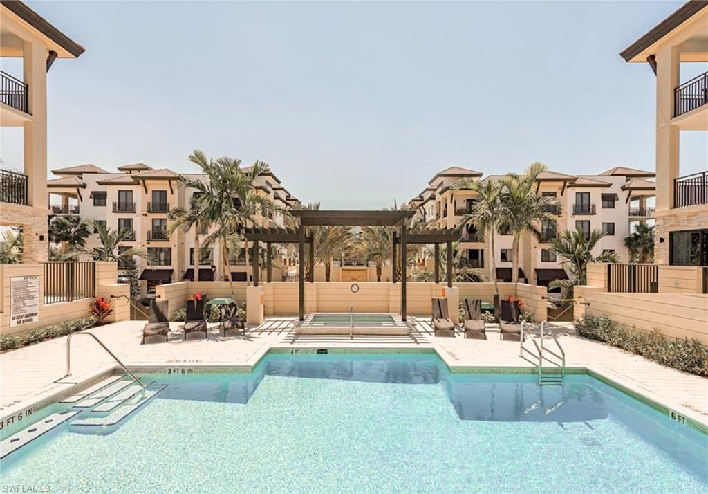 NAPLES SQUARE - Residential