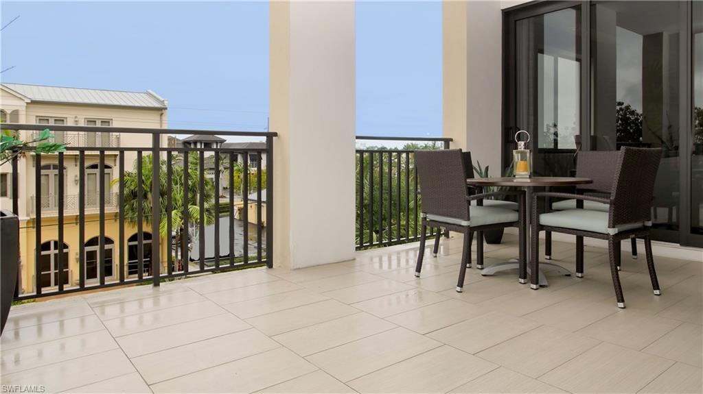 NAPLES SQUARE - Residential