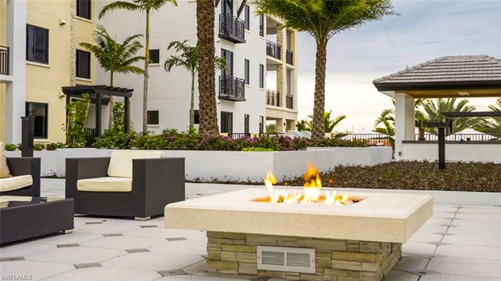 NAPLES SQUARE - Residential