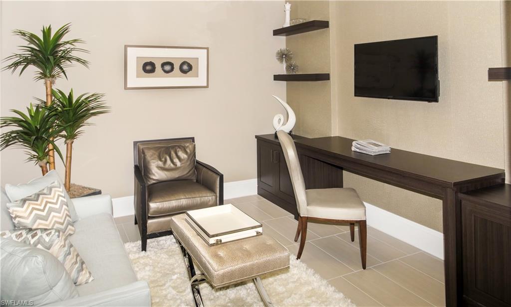 NAPLES SQUARE - Residential